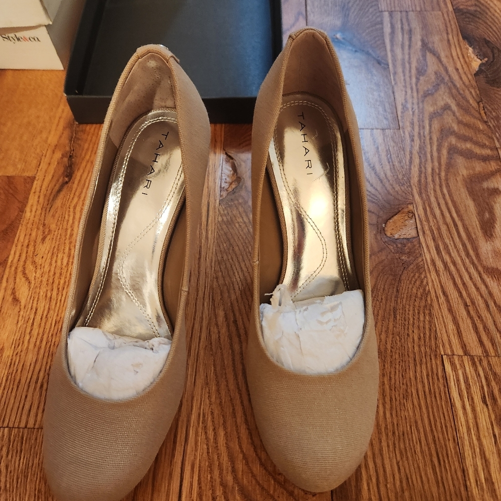 Tahari heels size 8.5